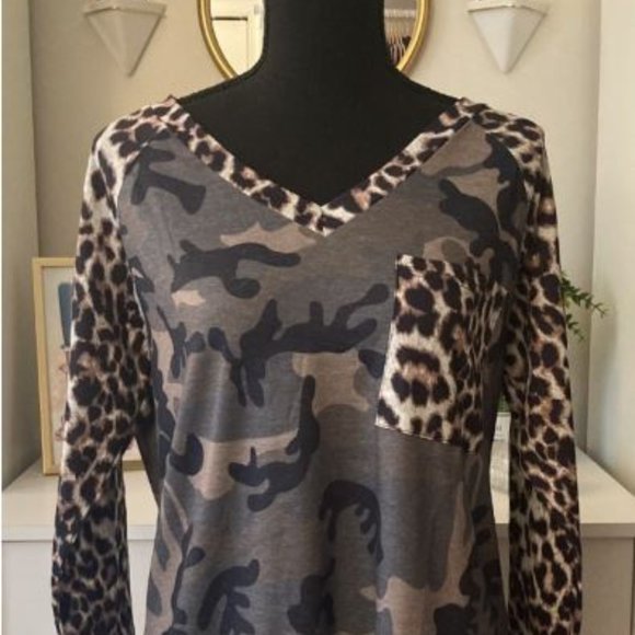 Leopard Camo Print V Neck Long Sleeve Top - Picture 3 of 3